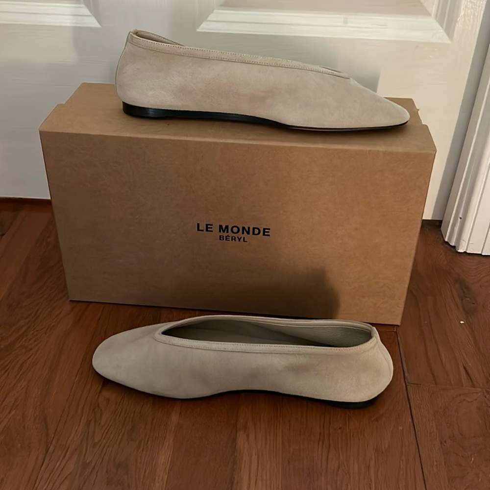 Le Monde Beryl - new in box. Boutique overstock. Luna suede slipper/ballet flat.